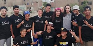 H Αντζελίνα Τζολί με πρόσφυγες από τη Βενεζουέλα στο Περού (Φωτογραφία: Twitter/Angelina Jolie) 