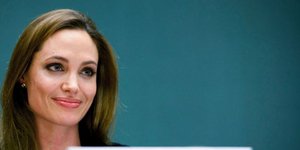 Πρωταγωνίστρια σε βίντεο για τους πρόσφυγες η Αντζελίνα Τζολί