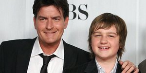 Το ακριβοπληρωμένο παιδί της τηλεόρασης θυμίζει ιεραπόστολο -Σοκαριστική μεταμόρ