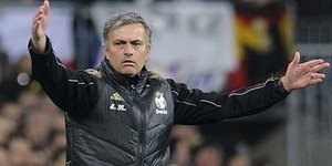 Ο κόσμος της Ρεάλ Μαδρίτης δείχνει την πόρτα της εξόδου στον Μουρίνιο