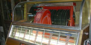 Νόμιζαν ότι έκλεβαν ΑΤΜ και άρπαξαν ένα... τζούκμποξ [βίντεο]