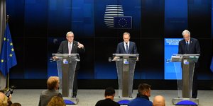 Οι πρόεδροι της Κομισιόν και του Ευρωπαϊκού Συμβουλίου και ο διαπραγματευτής της ΕΕ για το Brexit