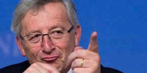 Mε βαλίτσα διανυκτέρευσης ο Γιούγκερ στο Eurogroup