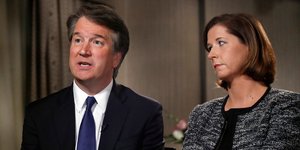 Ο Μπρετ Κάβανο με τη γυναίκα του Άσλεϊ  (Φωτογραφία: AP/Jacquelyn Martin)