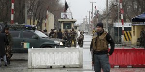 Επίθεση σε περιοχή με πρεσβείες στην Καμπούλ (Φωτογραφία: AP/ Massoud Hossaini)