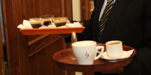 «Ντου» ελεγκτών στη Βουλή για να τον αντικαπνιστικό νόμο