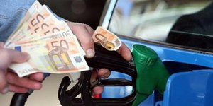 Έως και 500 εκ. ευρώ το χρόνο χάνει το κράτος από το λαθρεμπόριο καυσίμων