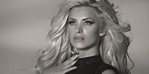 Η Κατερίνα Καινούργιου ημίγυμνη προωθεί τη νέα της κολεξιόν [εικόνες]