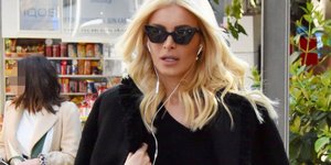 Η Κατερίνα Καινούργιου σε πρόσφατη έξοδό της για ψώνια