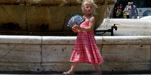Ερχεται καύσωνας από την Πέμπτη – Εξασθενούν οι άνεμοι