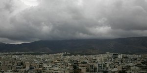 Με συννεφιασμένο καιρό η παρέλαση της 25ης Μαρτίου -Πτώση της θερμοκρασίας