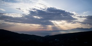Τοπικές μπόρες την Κυριακή (Φωτογραφία: EUROKINISSI/ ΛΥΔΙΑ ΣΙΩΡΗ)