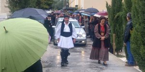 Στην κηδεία των τριών γυναικών/ Φωτογραφία: eleftheriaonline.gr