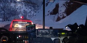 Φωτογραφία: kalavrytanews.gr/ Μεγάλη επιχείρηση απεγκλωβισμού τεσσάρων κυνηγών στα Καλάβρυτα