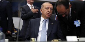 Ο Ταγίπ Ερντογάν με τον Ιμπραΐμ Καλίν/ Φωτογραφία: AP- Francois Mori