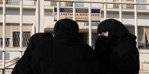 Καλόγρια - μαϊμού έμπαινε στα σπίτια και υπεξαιρούσε κοσμήματα