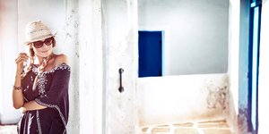 Mοντέλο ποζάρει στον φακό/ Φωτογραφία: Shutterstock 