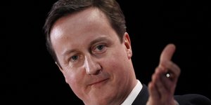 Ποια είναι η πρώτη Ελληνίδα που πρέπει να απελάσει ο Κάμερον [εικόνα]