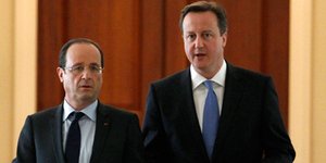 O Κάμερον υποδέχεται με κόκκινο χαλί τους φοροφυγάδες του Ολάντ