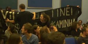 Φραστική επίθεση εναντίον Καμίνη στο LSE: «Η βίλα (Αμαλία) θα γίνει ο τάφος του 