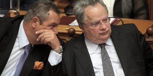 Πάνος Καμμένος και Νίκος Κοτζιάς σε παλαιότερο στιγμιότυπο στη Βουλή / Φωτογραφία: EUROKINISSI