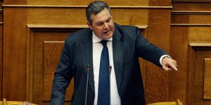 Ο Καμμένος χοντραίνει το παιχνίδι και καλεί στην έδρα -για εξηγήσεις- τον Μεϊμαρ