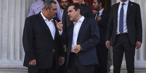 Ο Αλέξης Τσίπρας με τον Πάνο Καμμένο/ Φωτογραφία: EUROKINISSI- ΤΑΤΙΑΝΑ ΜΠΟΛΑΡΗ