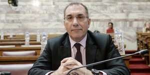 Ο Δημήτρης Καμμένος αποδοκίμασε τον έτερο βουλευτή των ΑΝΕΛ Κ. Κατσίκη -Φωτογραφία:Intimenews