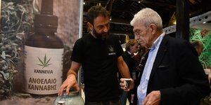 Ο Δήμαρχος Θεσσαλονίκης στην έκθεση Κάνναβης- φωτογραφία intimenews