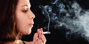 Δέκα χρόνια ζωή κερδίζουν οι γυναίκες που διακόπτουν το κάπνισμα πριν τα 40