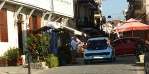 Αυτόκλητοι παρκαδόροι στα Χανιά έβρισκαν θέσεις στάθμευσης σε οδηγούς με το αζημ
