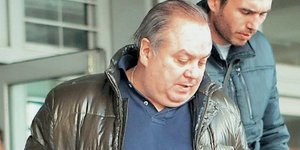 Καραμπέρης: «Θα εξαφανιστεί η βουλή εάν βγάλω τα βίντεο που έχω»