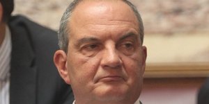 Καραμανλής σε Σαμαρά: Παραμένω παρών και δεν είμαι δεδομένος