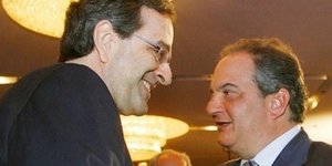 Τα αυτόγραφα του Σαμαρά και του Καραμανλή στους οπαδούς της Νέας Δημοκρατίας [βί