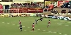 Τερματοφύλακας-καρατέκα «ξάπλωσε» στο χορτάρι επιθετικό [βίντεο]