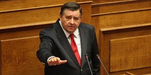 Να συζητηθούν τα εθνικά θέματα στην Βουλή ζήτησε ο Καρατζαφέρης