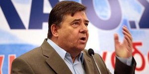 Καρατζαφέρης: Τι είστε στο ΠΑΣΟΚ; Συνένοχοι του Άκη ή... βλάκες;