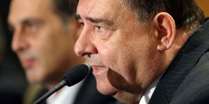 Καρατζαφέρης: Ο Βενιζέλος προσπαθεί να μας πείσει ότι ειναι μωρά παρθένα