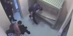 Στο εδώλιο για βασανιστήρια 13 σωφρονιστικοί υπάλληλοι -Για το θάνατο του Καρέλι