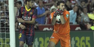 Υμνοι της Huffington Post για τον Καρνέζη: Εμφάνιση... Σούπερμαν κόντρα στην Μπα