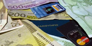 Οποιος θέλει να ξοδέψει χρήματα θα πληρώνει μόνο με πιστωτική κάρτα