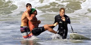 Λευκός καρχαρίας επιτέθηκε σε κολυμβητή - Τον τραυμάτισε στο στήθος [βίντεο]