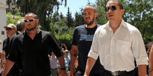 Κασιδιάρης: Οι δικαστές και η αστυνομία εισβάλουν παράνομα στα γραφεία της Χρυσή