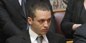 Κασιδιάρης: Είμαστε στόχος τρομοκρατών και ο Σαμαράς μας αφαιρεί τη φρουρά