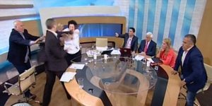 Τα χαστούκια του Κασιδιάρη στην Κανέλλη έγιναν... τραγούδι