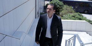 Τα sms «φωτιά» για τα επεισόδια του 2011 που καίνε Κασιδιάρη και Χρυσή Αυγή