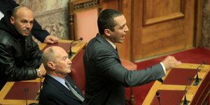 Υπόγειες κόντρες στη Χρυσή Αυγή -Ο «μοναχικός» Παπάς και οι υποτονικοί Κασιδιάρη