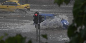 Ισχυρή καταιγίδα στην Αττική (Φωτογραφία: IntimeNews/ΒΑΡΑΚΛΑΣ ΜΙΧΑΛΗΣ)