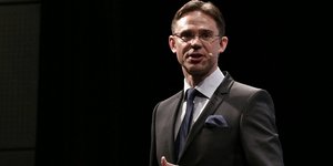 Nick Paleologos / SOOC