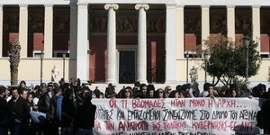 Economist: Τέλος οι αιώνιοι φοιτητές στην Ελλάδα -Λόγω κρίσης λένε όχι στις κατα